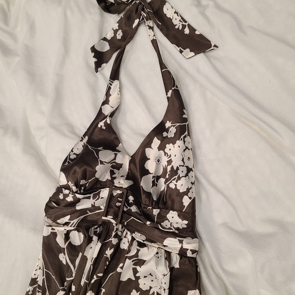 Satin halter dress - Picture 5 of 6